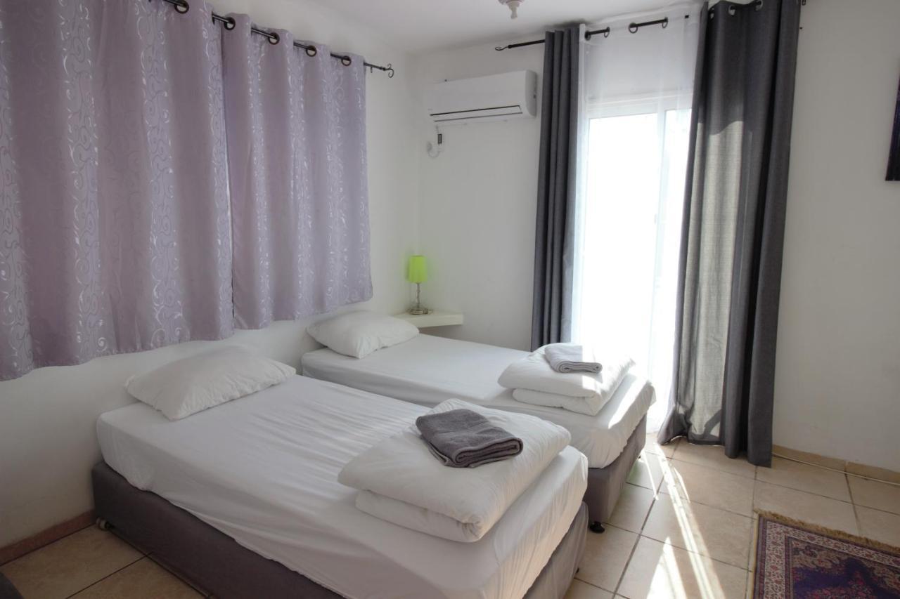 Custo Club Hotel Eilat Exterior photo