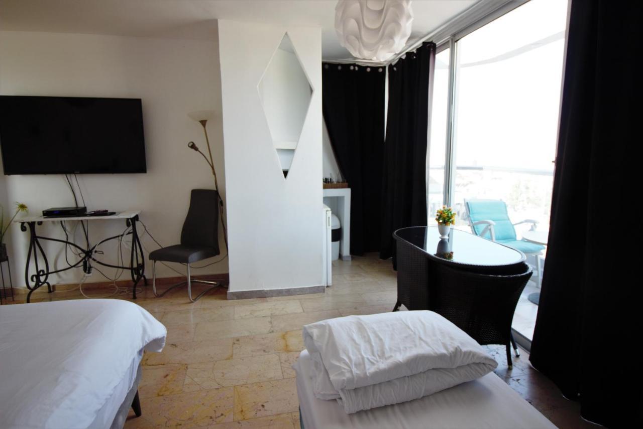 Custo Club Hotel Eilat Exterior photo